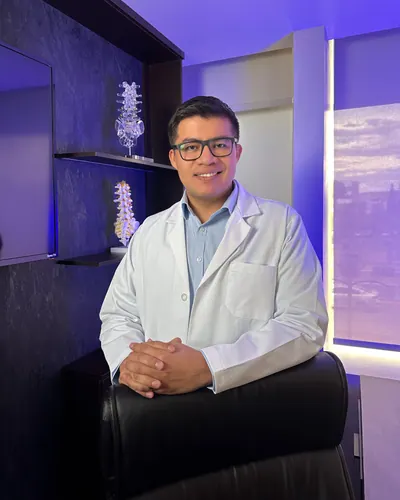 Dr. Martín Piña, Neurocirugía y cirugía de columna en Chihuahua